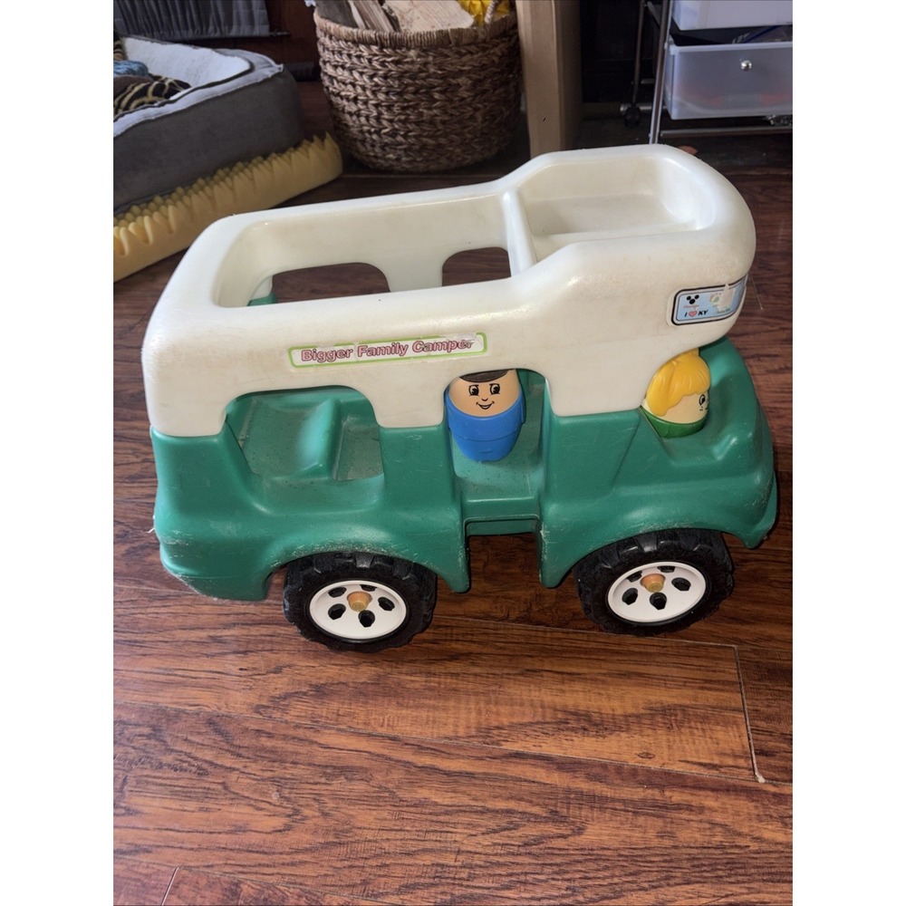 Step2 Bigger Family Camper Toy Vehicle Vintage Green & White Kids Outdoor
